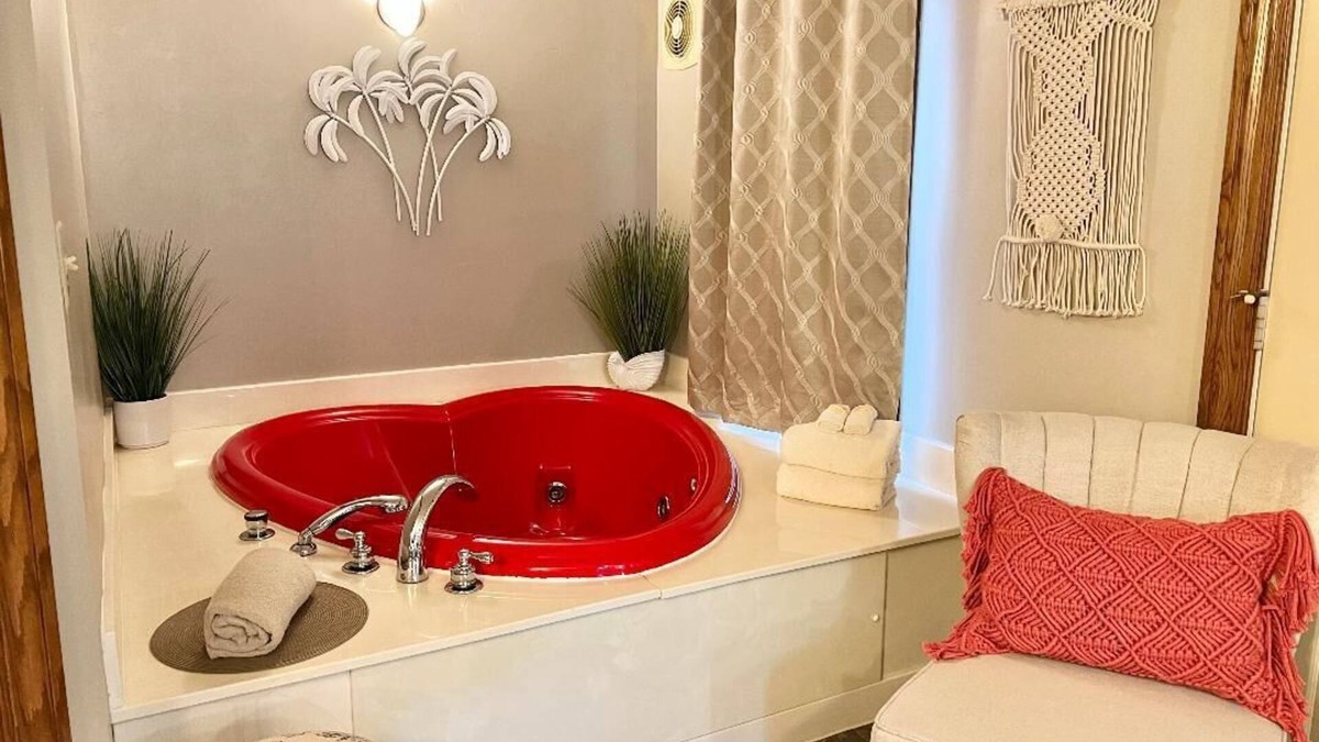Berlin Apartment | Romantic Bridal Suite Rentals - Bridal Suite 1