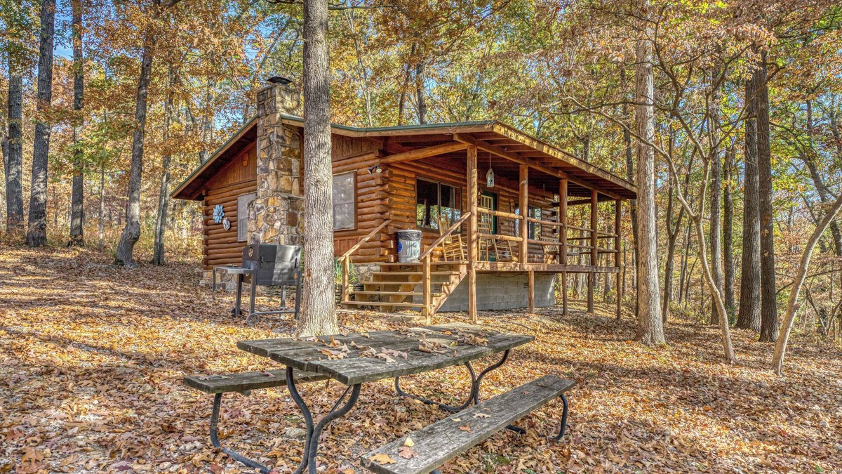 Saint Joe Cabin | Romantic cabin getaway with Jacuzzi tub. Pet Friendly!