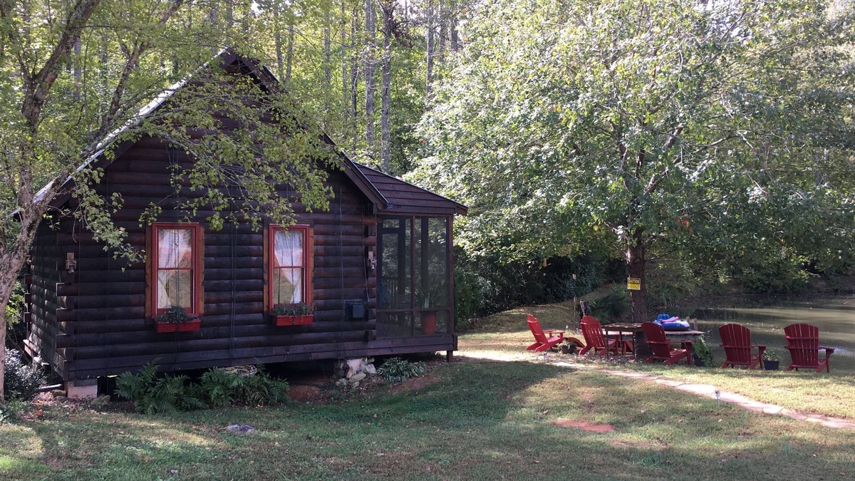 Dahlonega Cabin | Romantic cabin on horse farm just 6 miles away from historic downtown Dahlonega,
