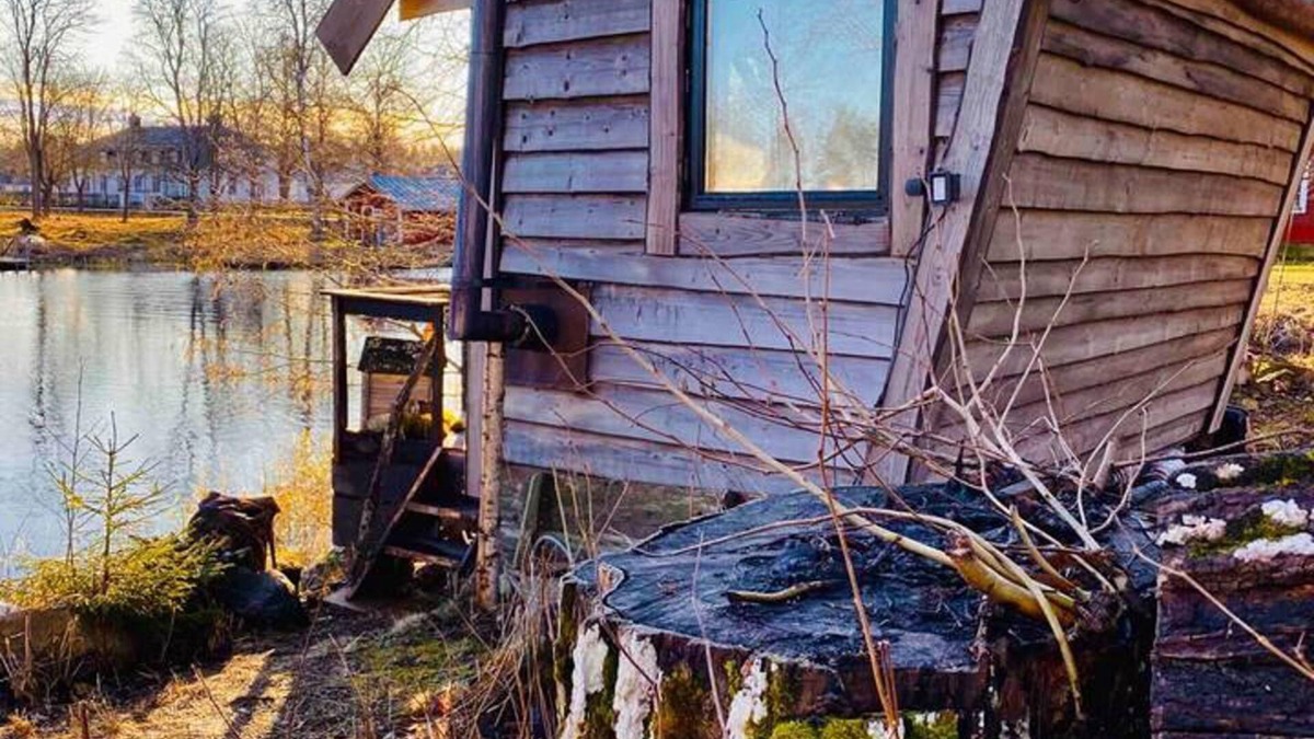 Stjarnsund House | Romantic Cabin Right on the Lake With Fire Place