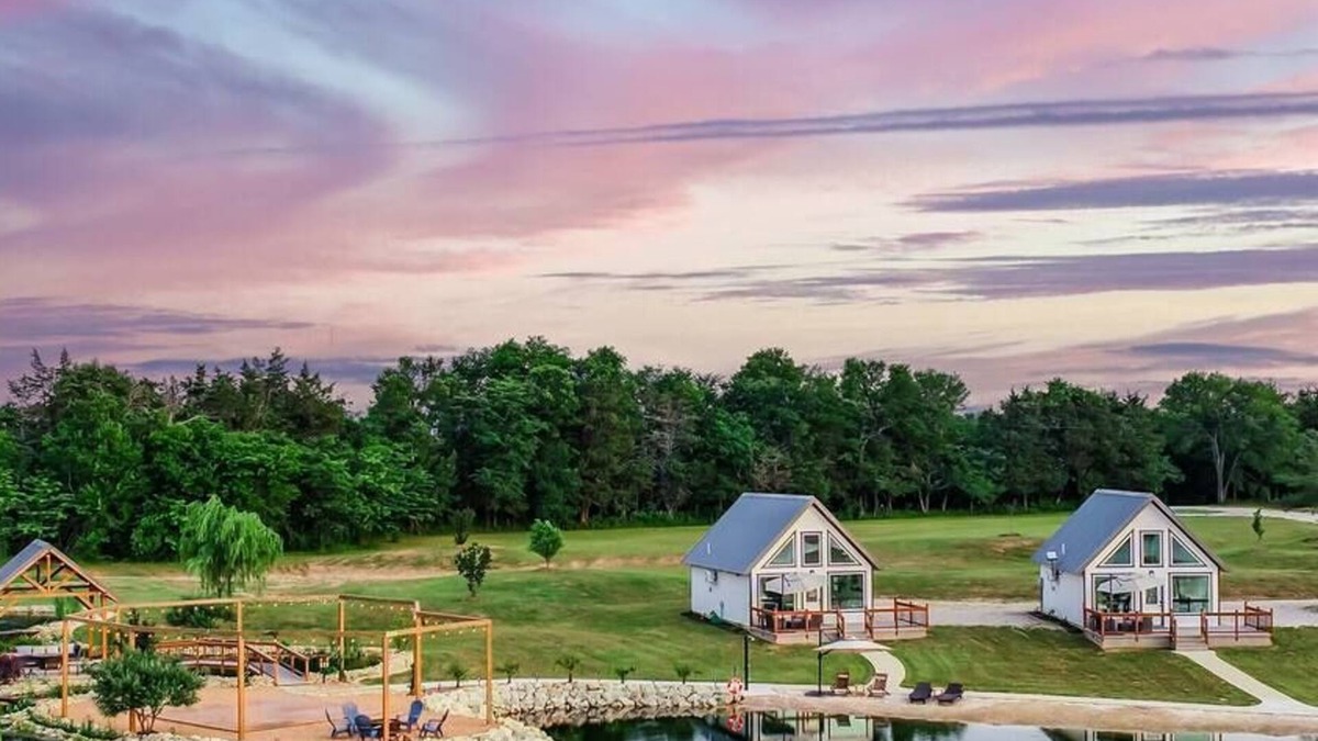 Point House | Romantic Cabin with King bed, views + beach! #4