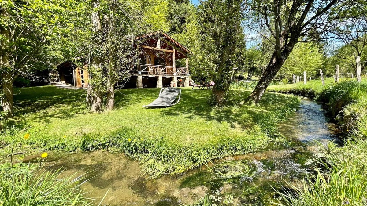 Arville Ski Chalet | Romantic chalet with a hot tub and a steam room
