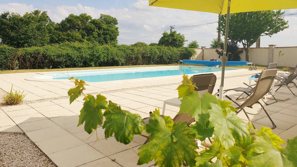 La Courade Cottage | Romantic Charentais rural gite for 2