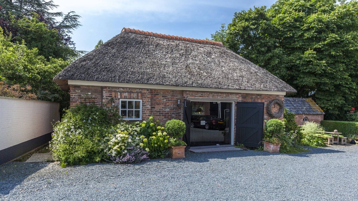 Middelburg House | Romantic cottage for two people, quietly located on the edge of the historic city of Middelburg, the beach easily accessible by bicycle