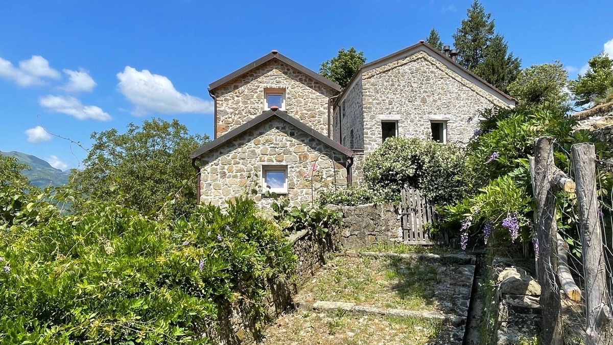 Varese Ligure Cottage | Romantic cottage with private spa