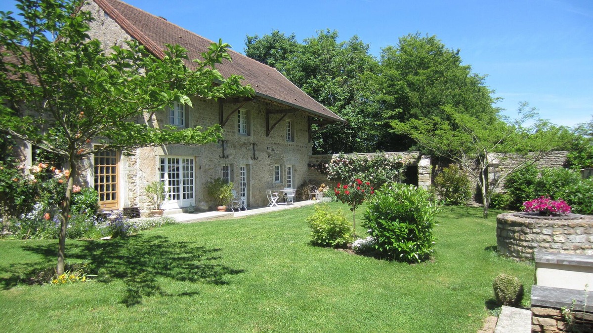 Sailly House | Romantic cottage near Cluny