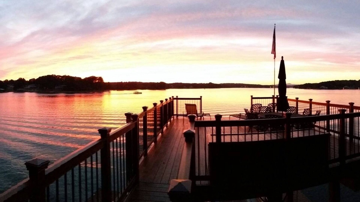 High Point Cottage | Romantic Cottage on Smith Mountain Lake