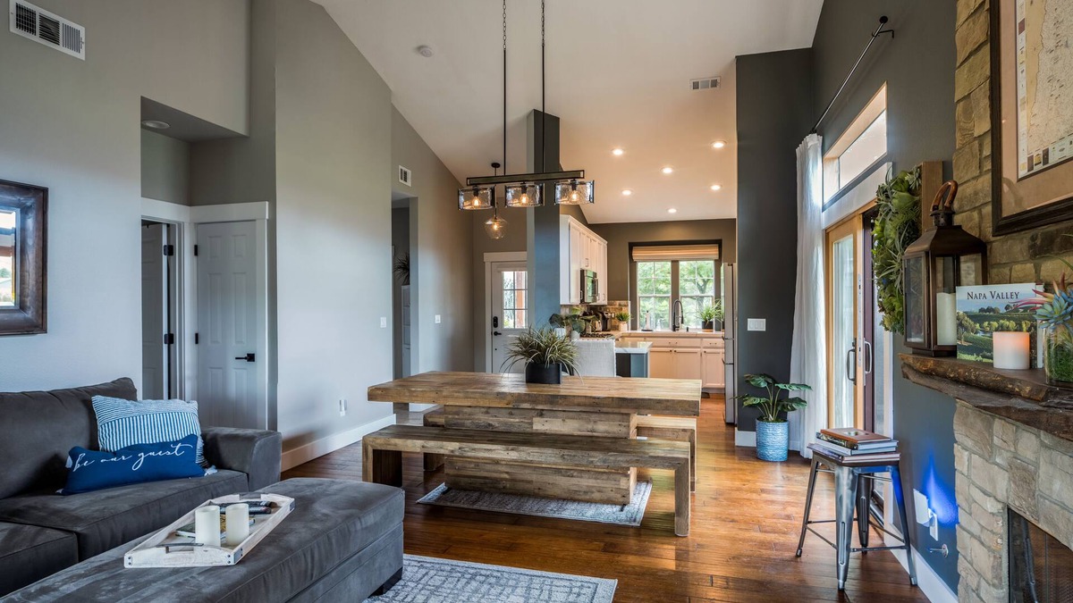 Yountville House | Romantic cottage with gorgeous Vineyard and Mountain Views.