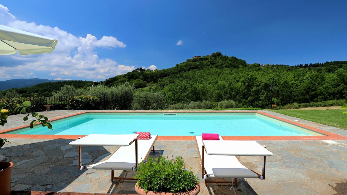 Radicondoli House | Romantic cottage with private pool and garden.