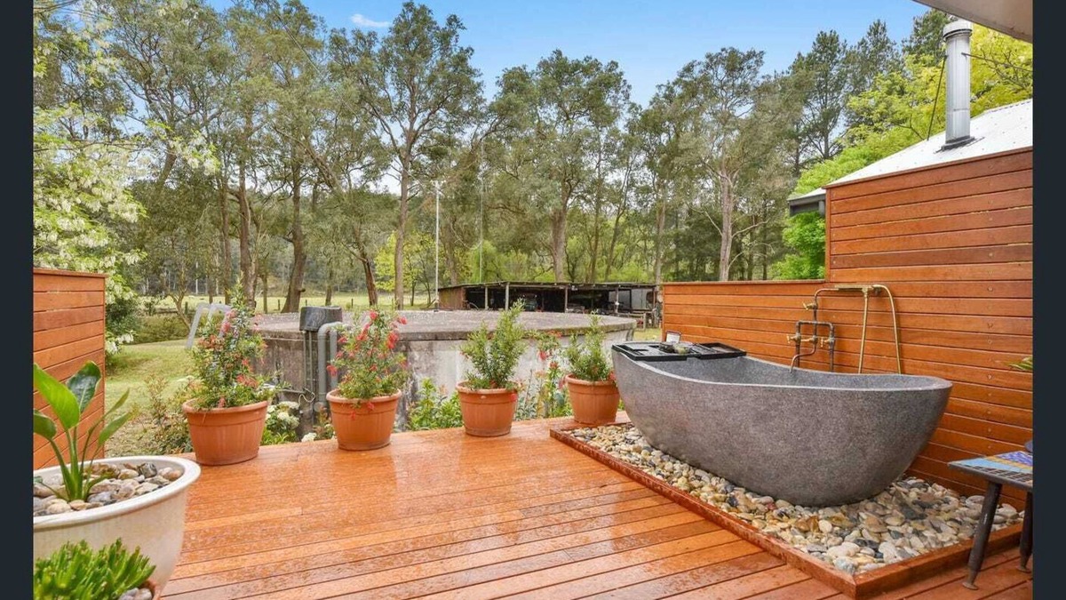 Cessnock City Council Cottage | Romantic Cottage with Stunning View/Outdoor Bathtub/Outdoor Spa