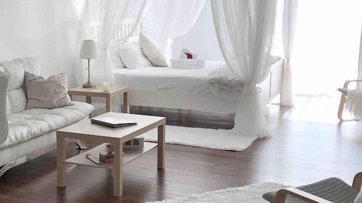 Port Franks Apartment | Romantic Couples Getaway Sauna Hot Tub Gym Private Beach access Hiking trails
