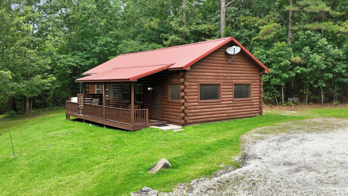 Bismarck Cabin | Romantic Creek Cabin at Remember When Cabins