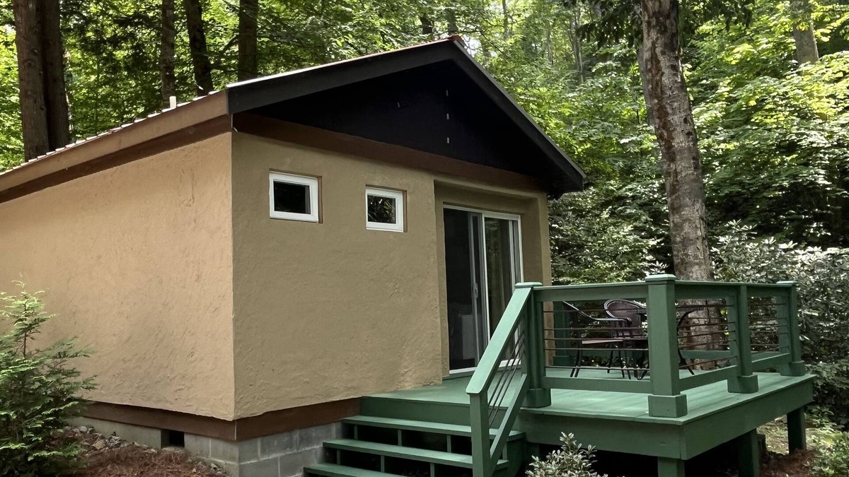 Sylva Cottage | ROMANTIC CREEKSIDE MOUNTAIN COTTAGE