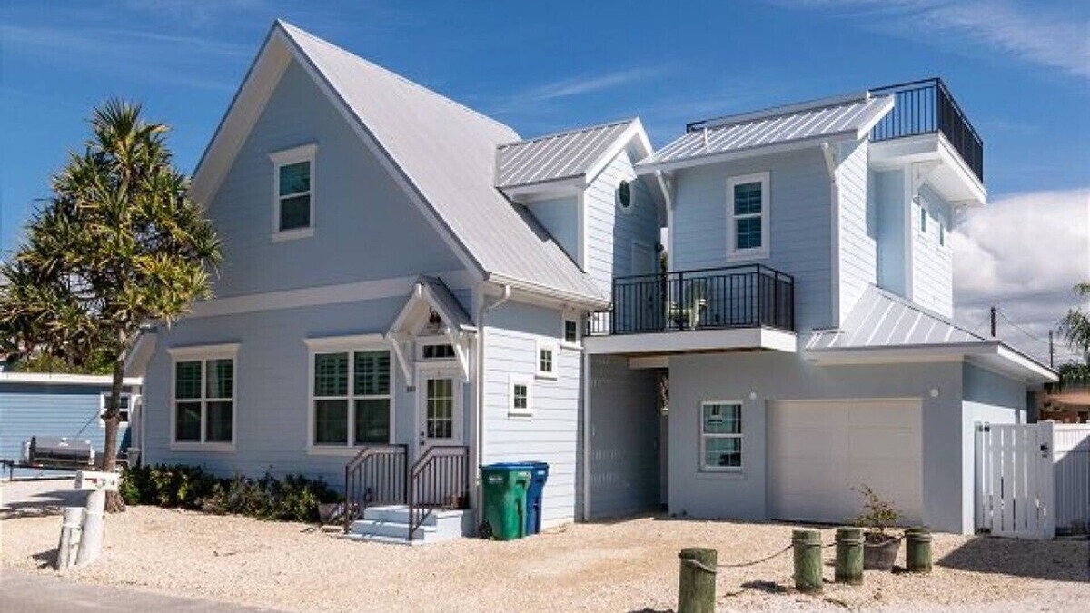 Bradenton Beach Cottage | Romantic, Cute Cottage on Anna Maria Island. Close To Everything. Pet Friendly!