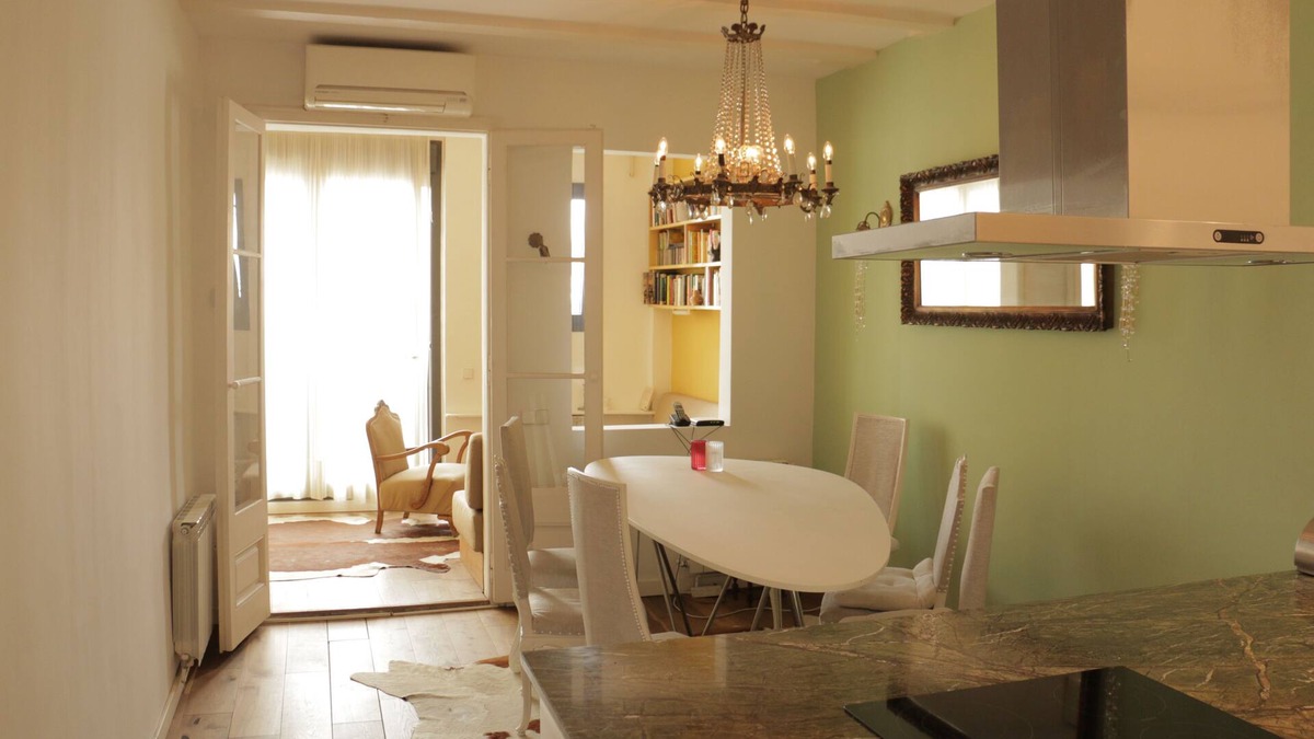 Sants-Montjuic Apartment | Romantic Design Apartment