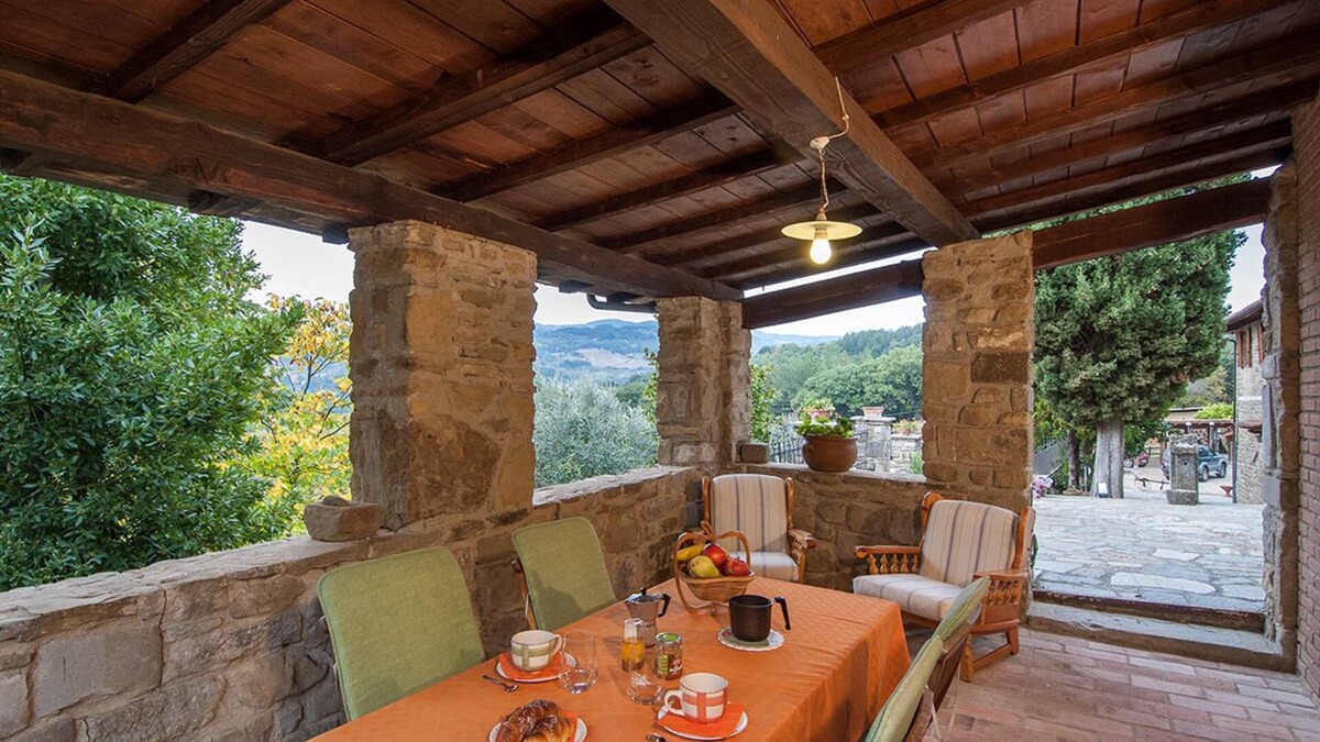 Pratovecchio House | Romantic detached cottage with pool, in a farm between Arezzo and Florence