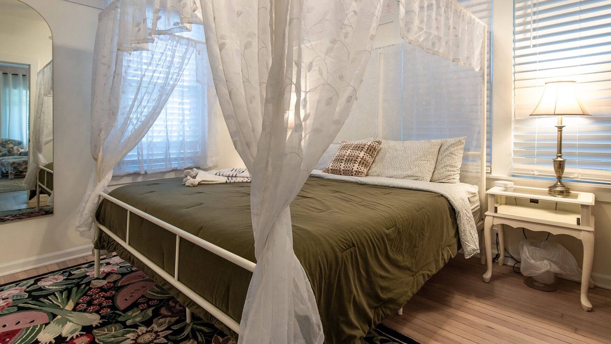 Dundee-Happy Hollow Historic District House | Romantic Dundee House