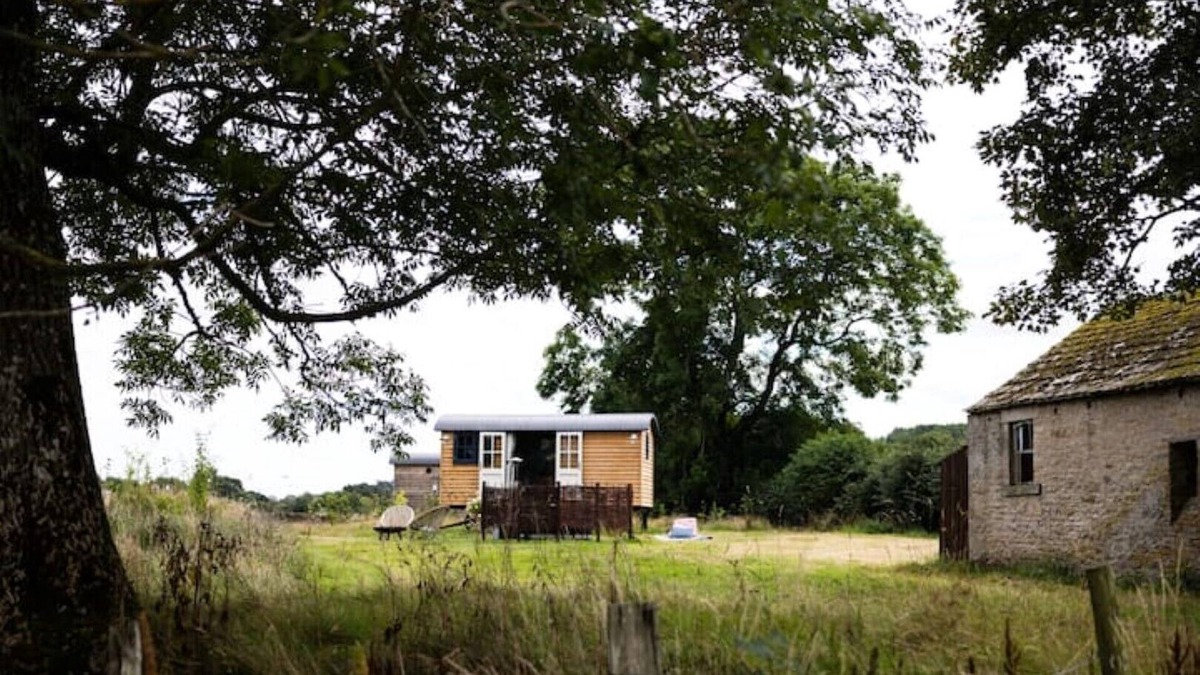 Mickleton Cabin | Romantic Escape with Hot Tub, Barnard Castle