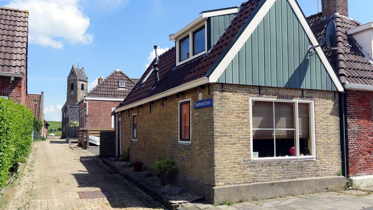 Wierum House | Romantic Fish House in Friesdorf directly on the dike! NEWLY RENOVATED ! WIFI