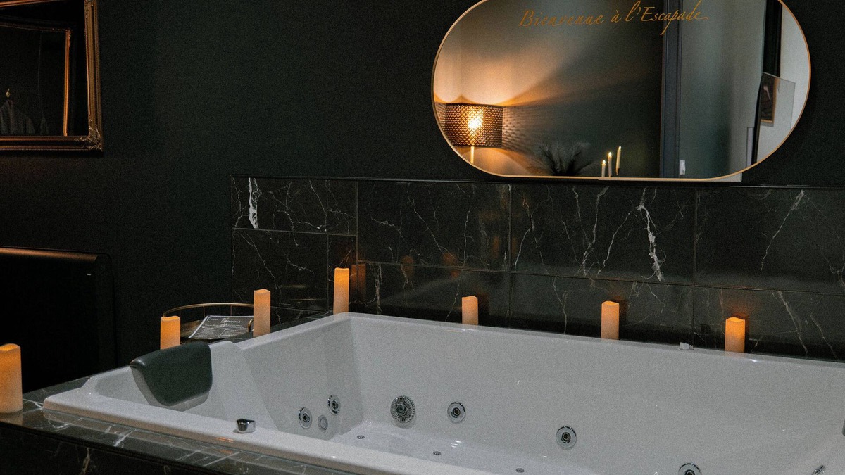 Cherbourg-en-Cotentin Apartment | Romantic Night Getaway