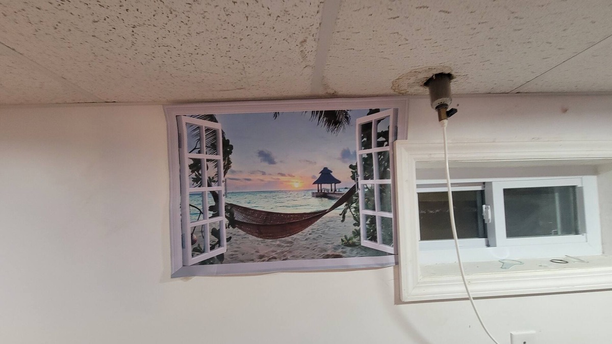 West Islip House | Romantic Full Basement 5 minutes From beach 750 SwFt washer dryer included !!!