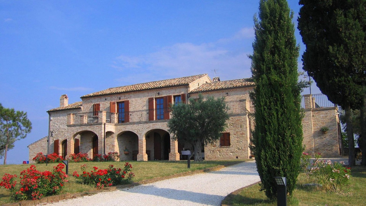 Acquaviva Picena Apartment | Romantic gallery in a breathtaking panoramic location