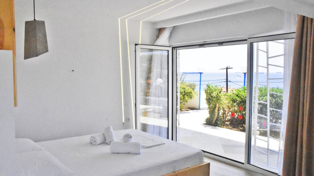Salamis House | Romantic garden house, with bbq, 2 min walking from the beach!