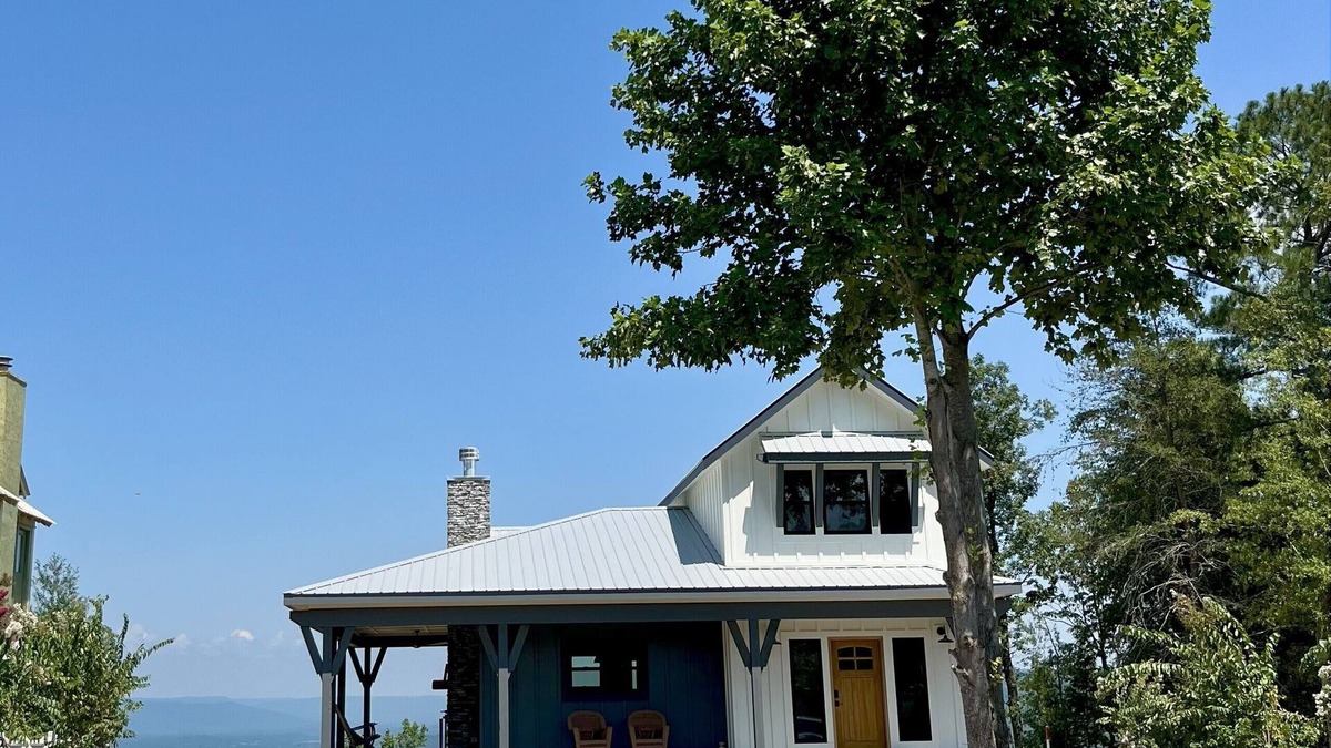 Pisgah Cottage | Romantic Getaway at Honeymoon Cottage