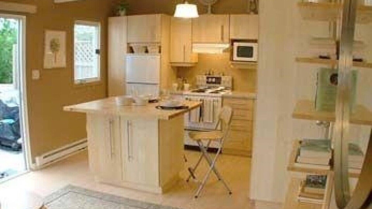 Shawnigan Lake House | Romantic Getaway Or Restful Retreat, for one Or Two People.
