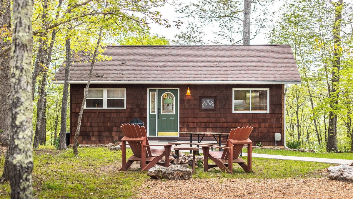 Steelville Cabin | Romantic getaway for 2 with stunning views and Private River Access