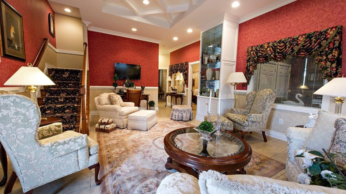 Ballenger Creek Cottage | ROMANTIC GETAWAY! Heated Spa - Open Year Round!