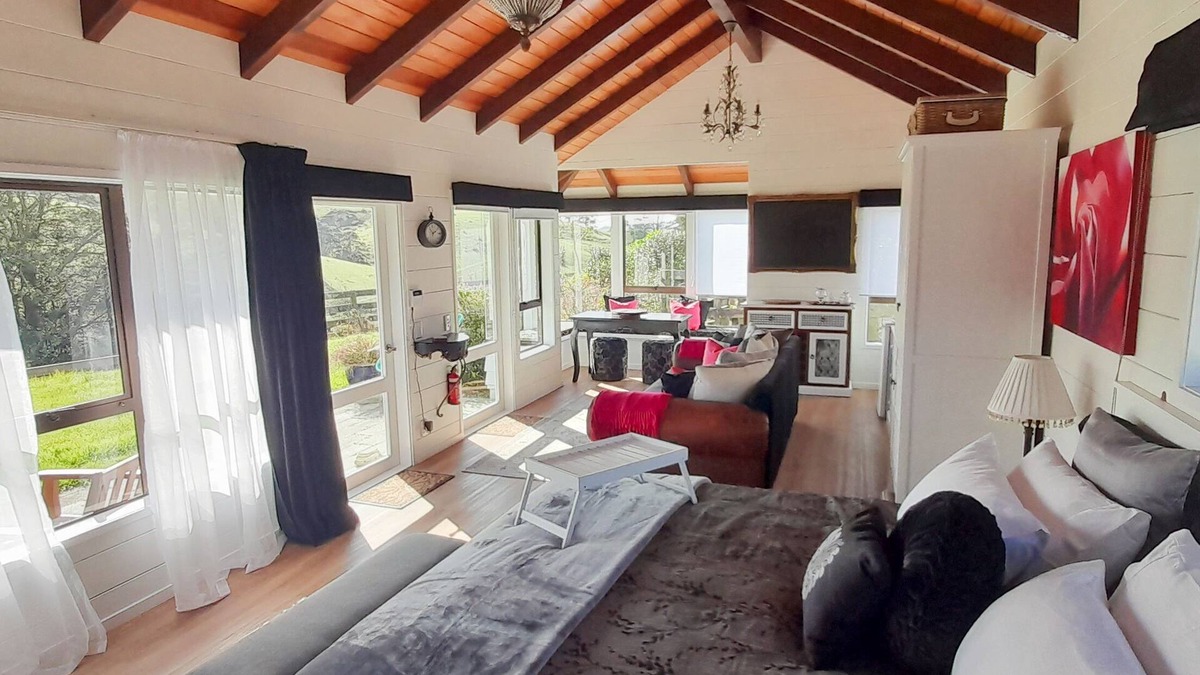 Wellsford Cottage | Romantic getaway in Te Arai - Peace, Tranquility and Views