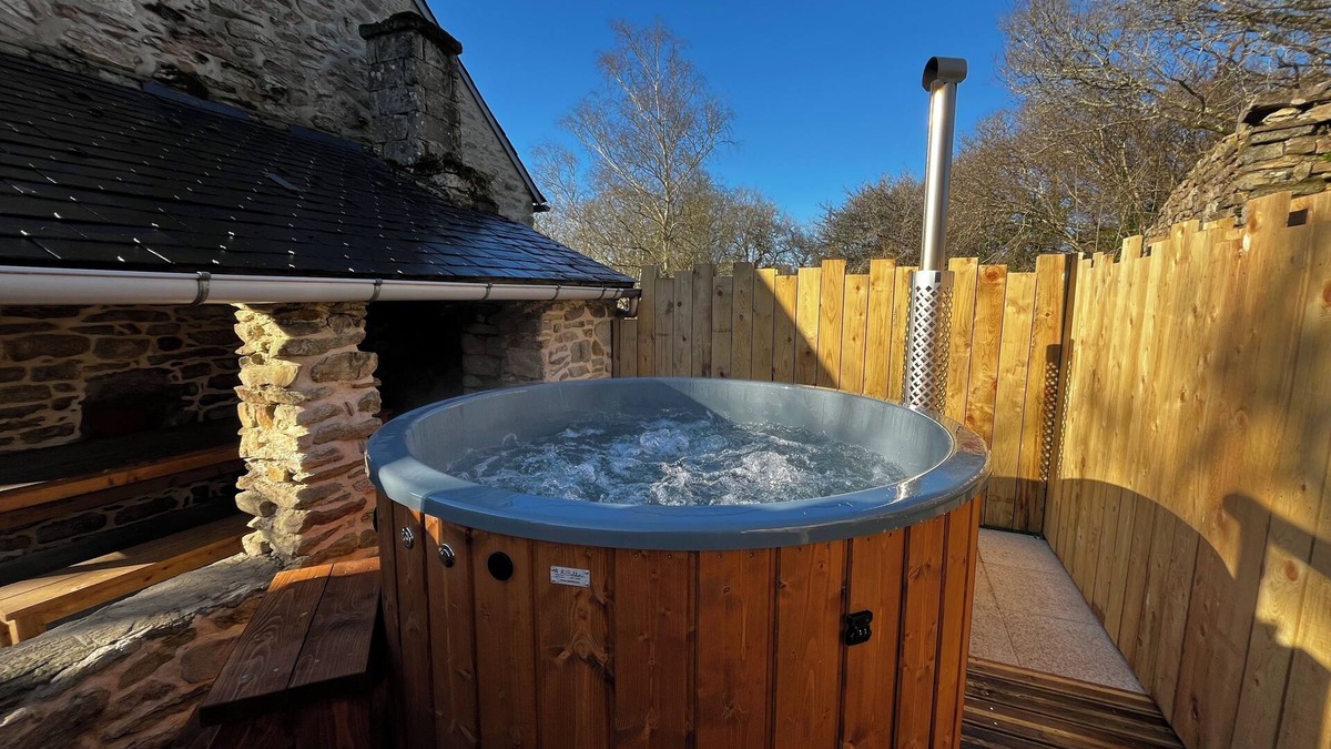 Scaer Cottage | Romantic getaway in the countryside: Gite for Two with Private Nordic Bath