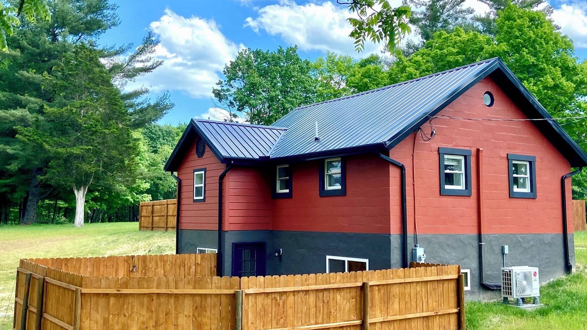 Bartlett Cottage | Romantic Getaway: King Bed, Hot Tub, Fenced Yard, Wooded Nature Trail