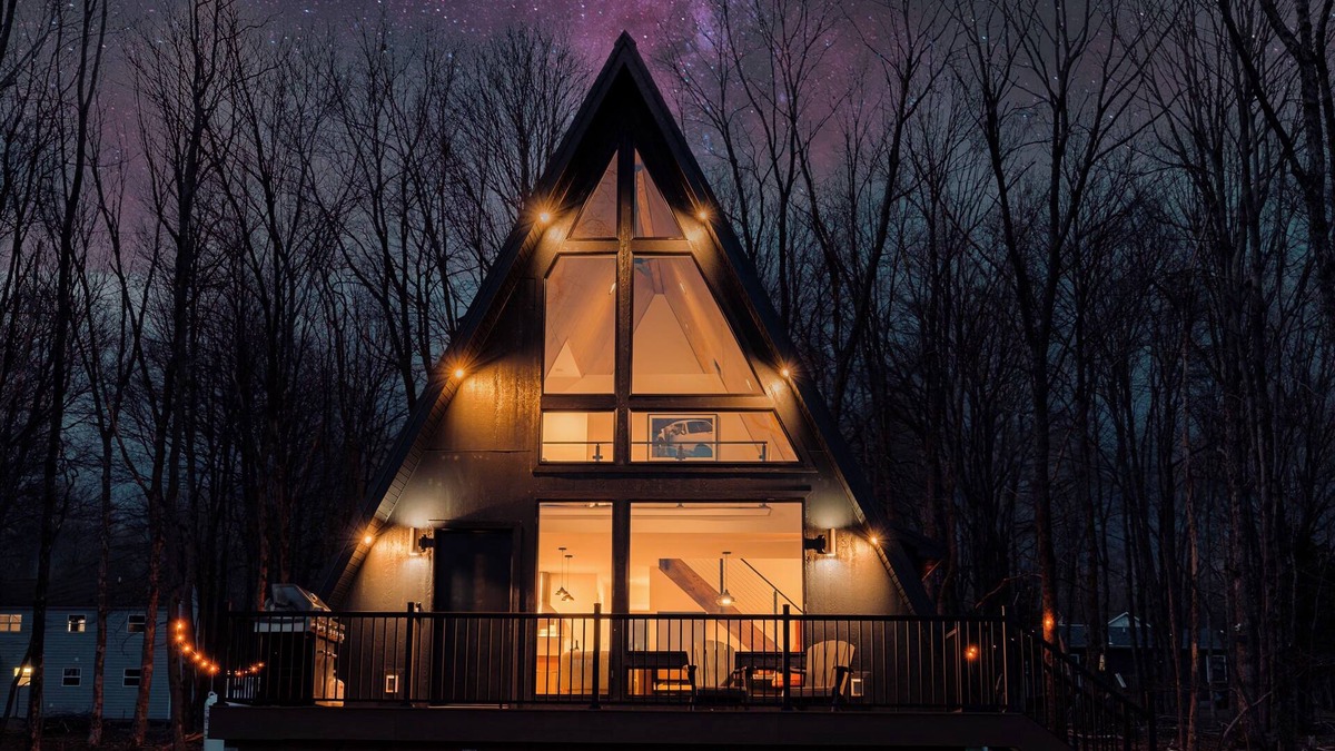 Tunkhannock Township Cabin | Romantic Getaway : Lakeview A-Frame : Hot Tub