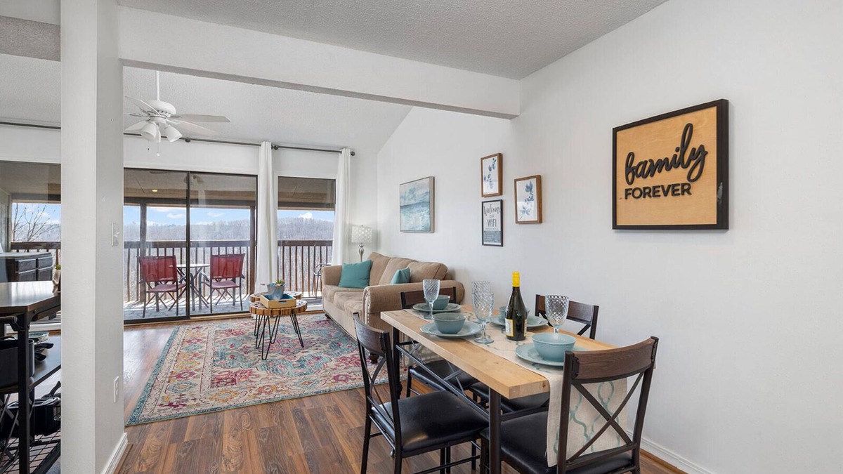 Notch Estates Condo | Romantic getaway with a view; close to SDC and the Branson Strip