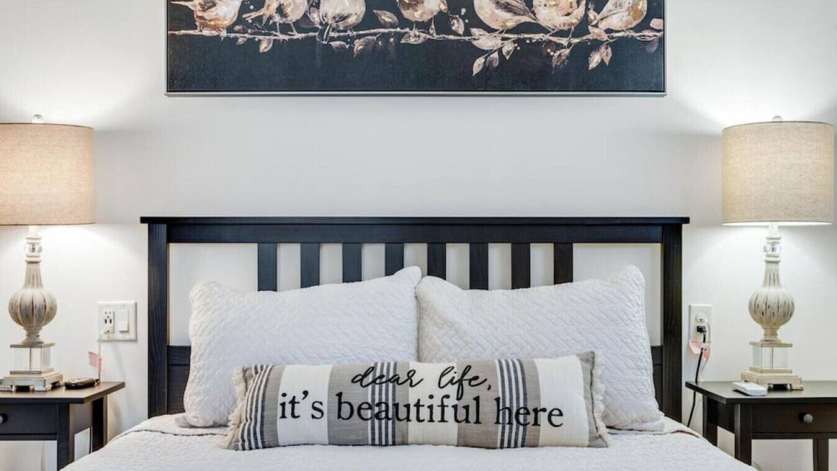 Berlin Apartment | Romantic Getaway with Private Patio and Hot Tub on Main Street - Magnolia Suite