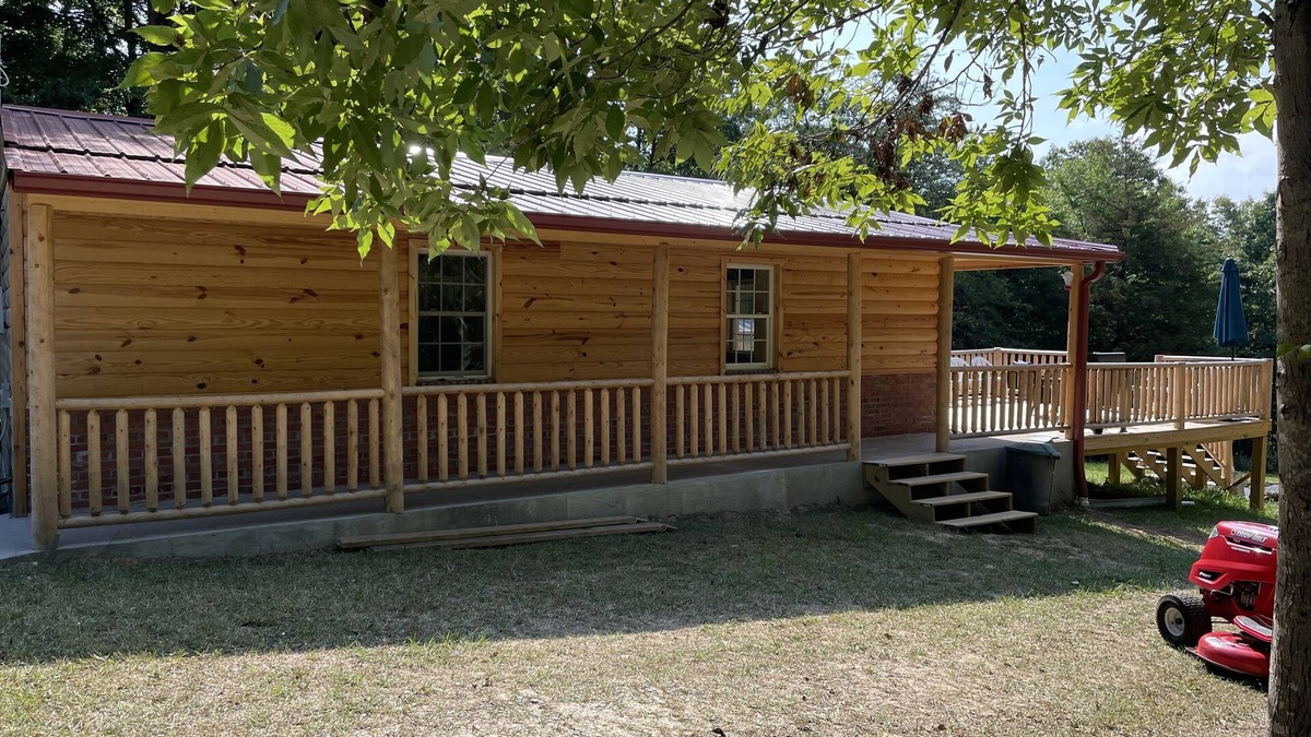 Sevierville Cabin | Romantic Hidden Cabin 15 mins from Pigeon Forge and Dollywood.