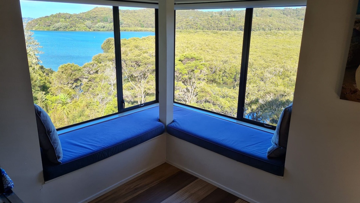 Paihia House | Romantic Hideaway with Beautiful Seaviews