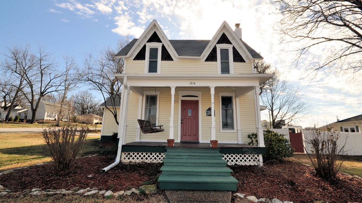 Ozark Cottage | Romantic Historic Cottage in the Ozarks!
