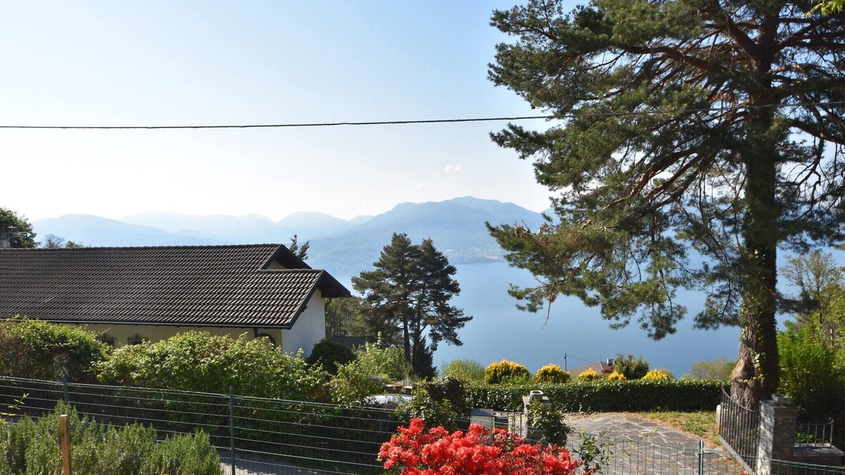 Trarego Viggiona Villa | Romantic House by Lake Maggiore with Garden