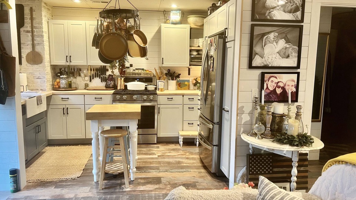 Wauconda Cottage | Romantic Lake Cottage for Two. With Patio and Firepit.