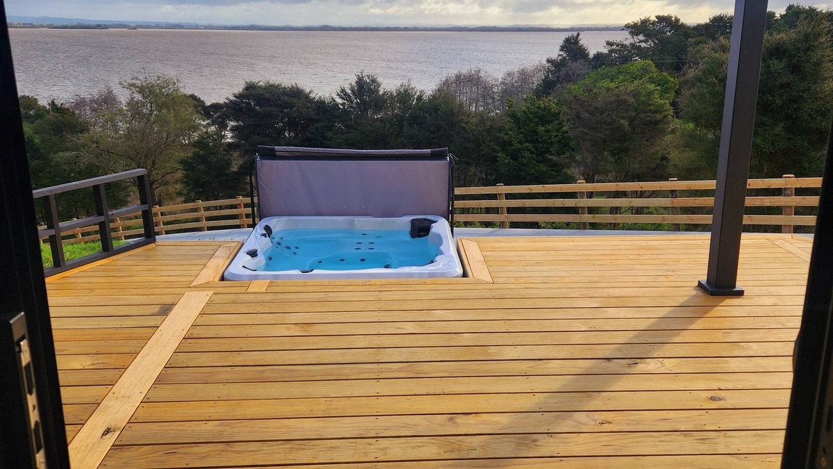 Waerenga Cabin | Romantic Lakeside Cabin. 1 Hour from Auckland CBD. 728a Waikare Rd Te Kauwhata.