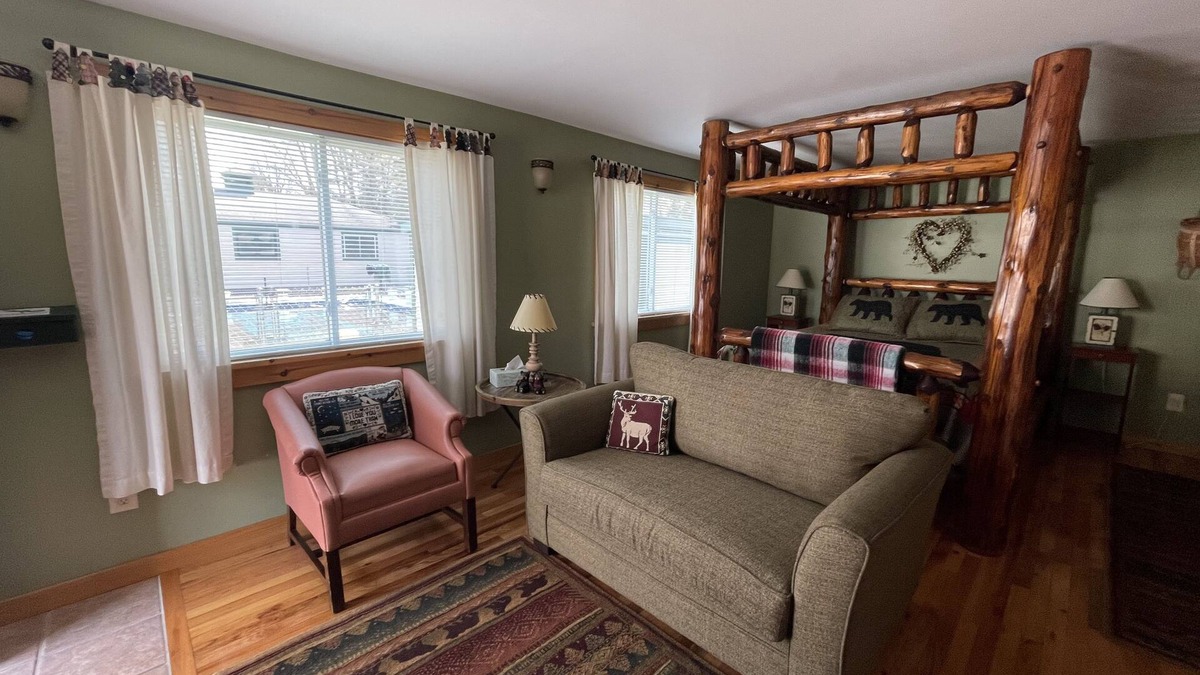 Old Forge Cottage | Romantic, Large Studio with Rustic Queen Size Bed and Decor