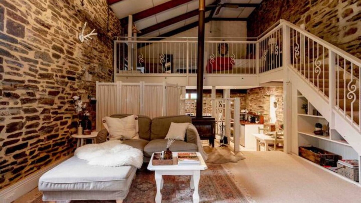 Talunga House | Romantic Loft Stays - Adelaide Hills - Randell's Mill - Wineries