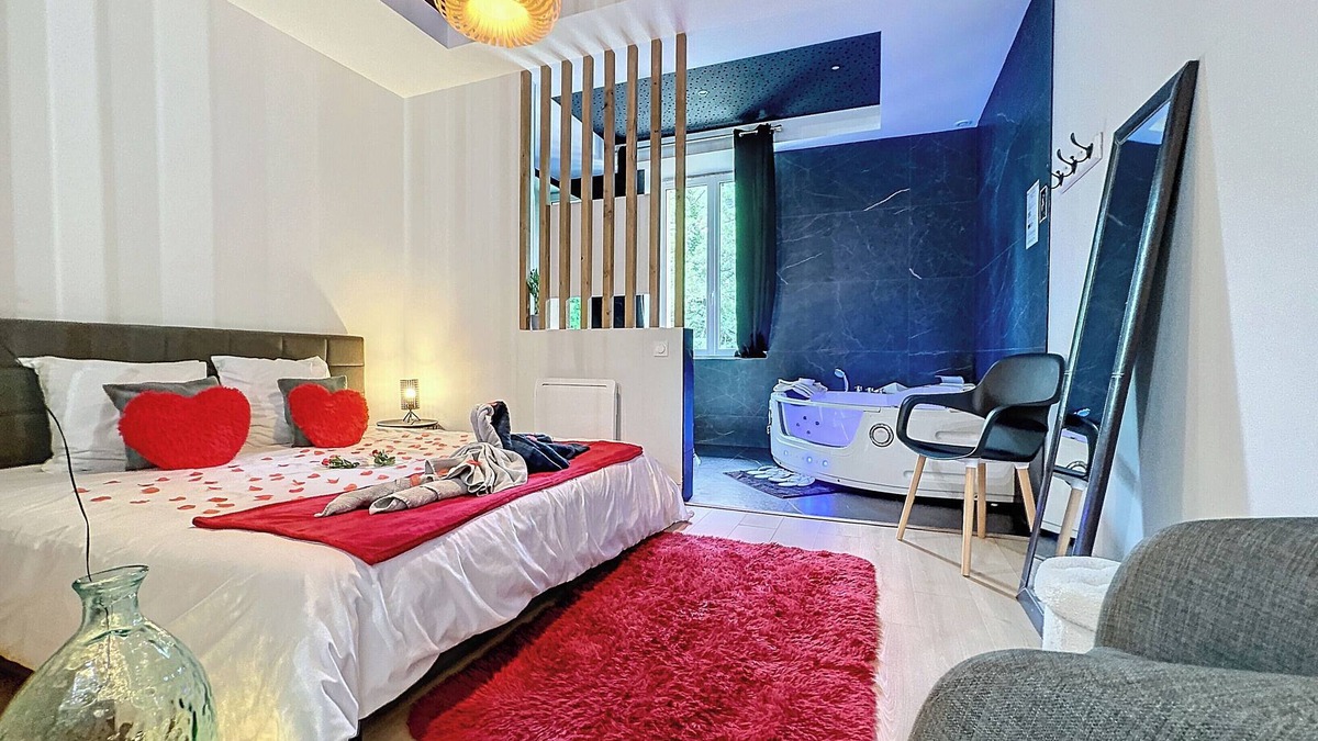 Valbenoite - Le Bernay - Valfuret Apartment | Romantic loft with private Jacuzzi