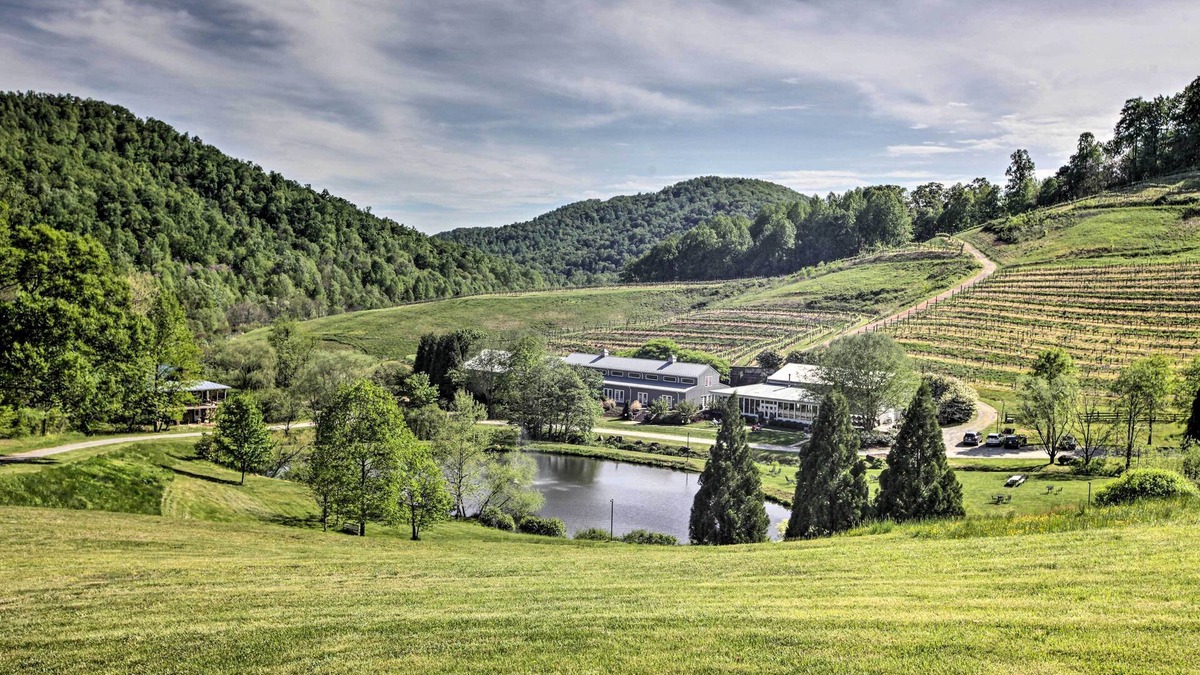 Faber Cabin | Romantic Log Cabin Escape on Delfosse Winery!