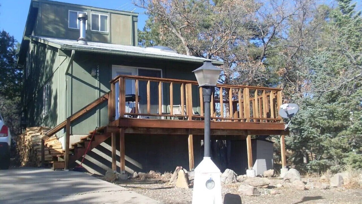 Colorado City House | Romantic modern cabin overlooking lake beckwith