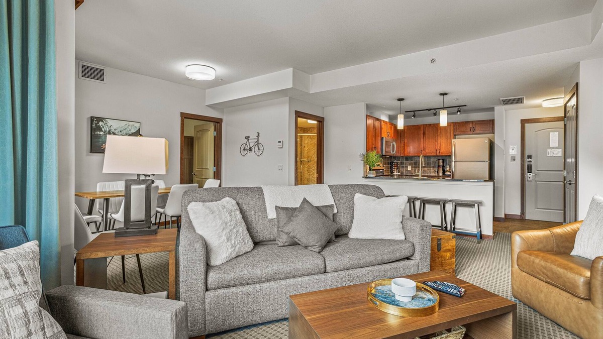 Canmore Apartment | Romantic Mountain Escape – Outdoor Hot Tubs & Private Balcony!