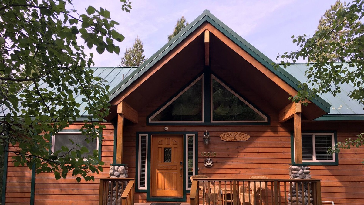 Crescent House | Romantic Mountain Home 5-10 miles from numerous lakes. Family reunion spot.